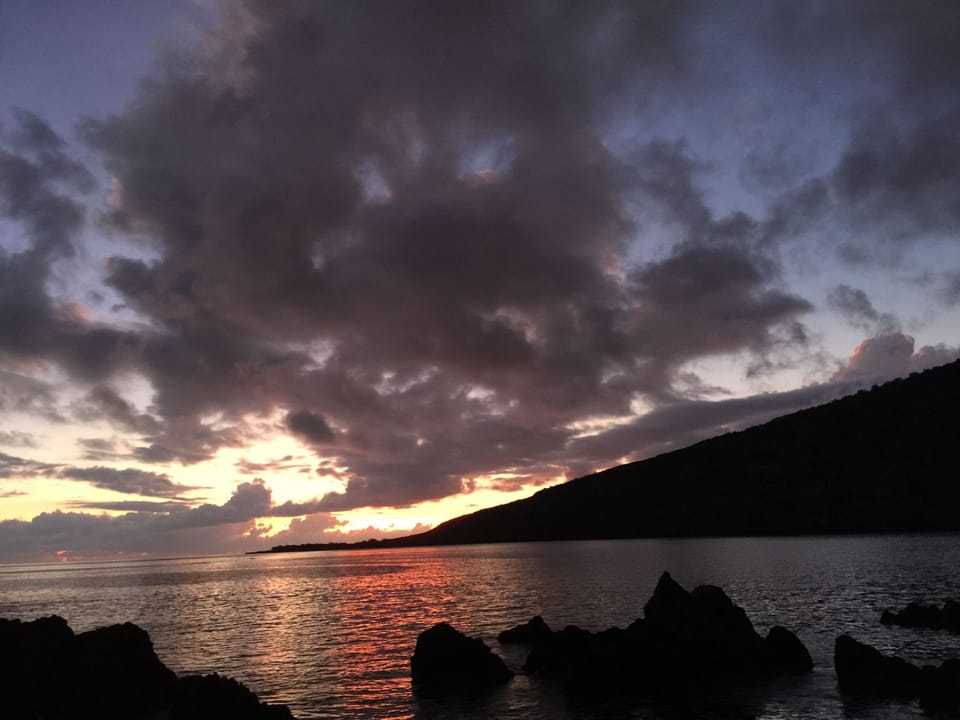 Another sunset over the bay, walk to Manini Point to enjoy these lovely sunsets 