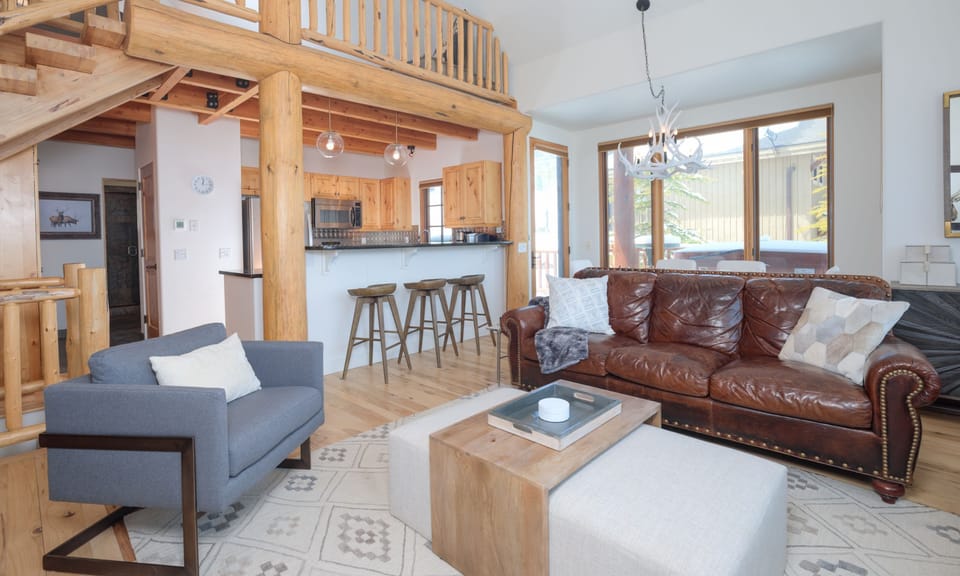 Mountain Home 5 Derringer, Living, 1