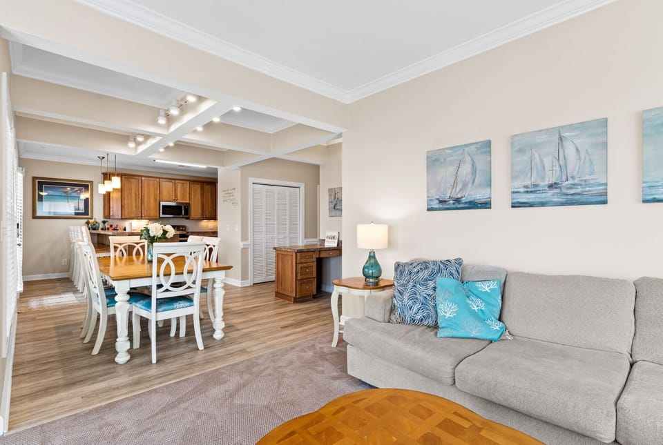 Open floor plan view from family room to dining & kitchen.  Spacious Villa!