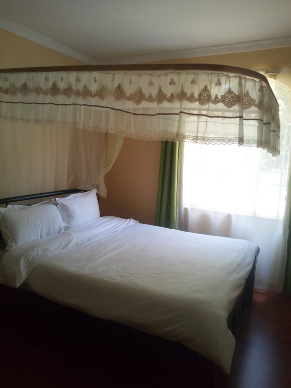 Single Room | Desk, blackout drapes, bed sheets