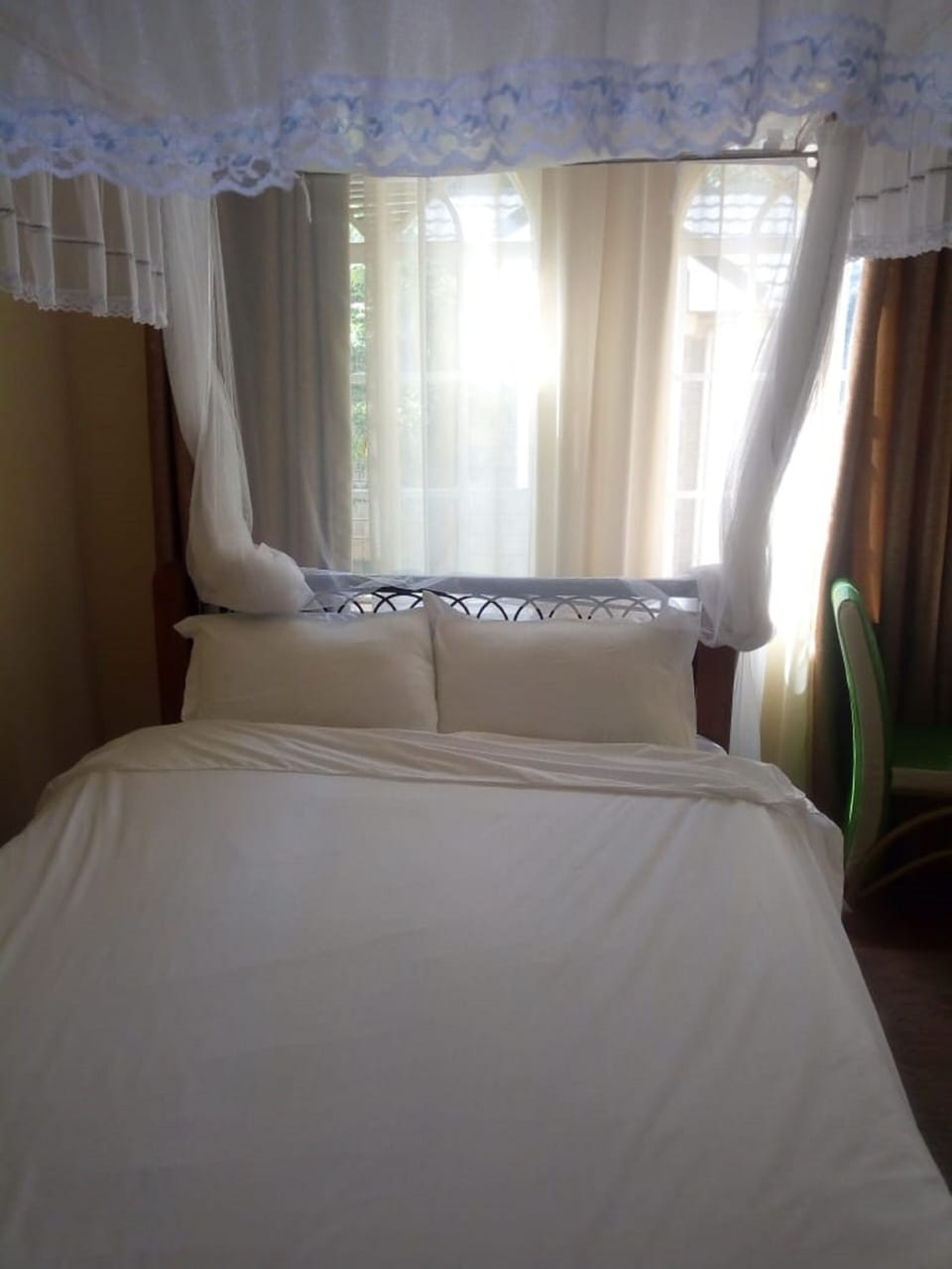 Single Room | Desk, blackout drapes, bed sheets