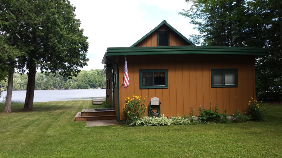 Quaint lakefront but on the Edge of the Hiawatha National Forest to enjoy. 