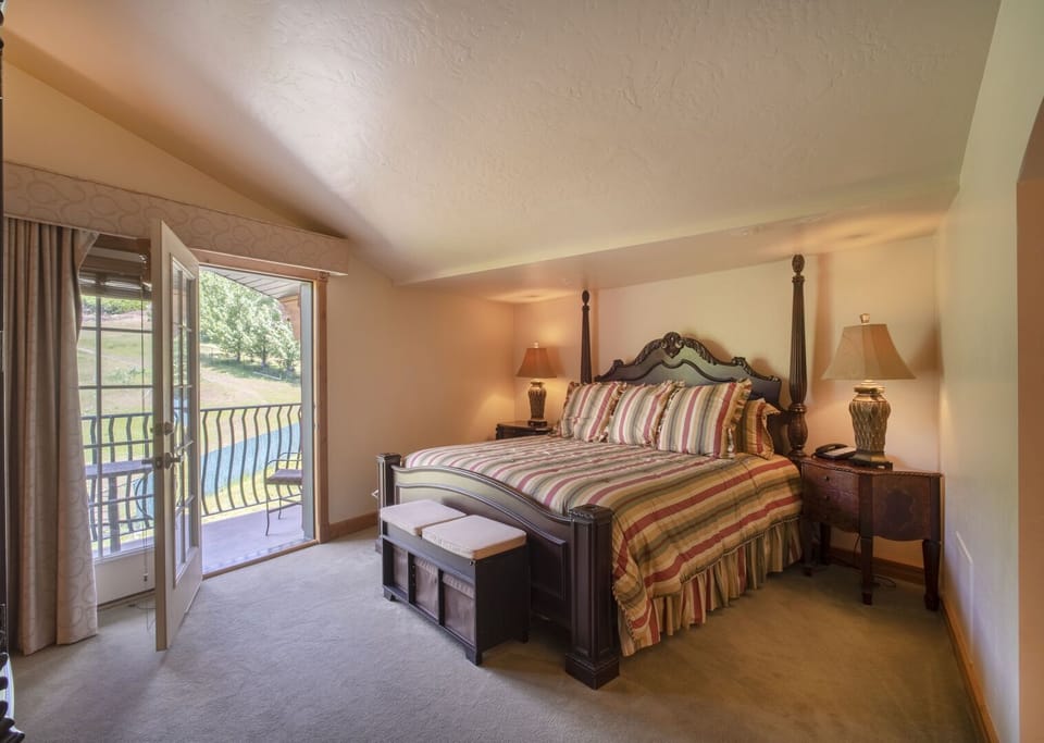 Very Spacious Master Bedroom