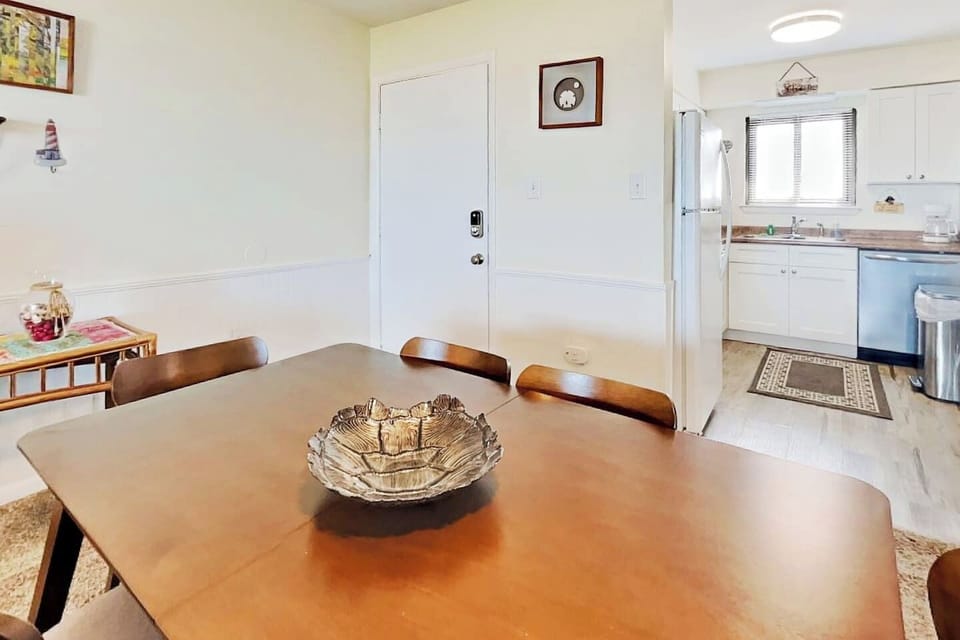 Dining Table (Seats 6 People)