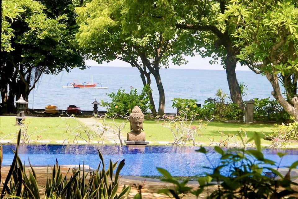 Villa Wilali: Where serenity meets the sea.
