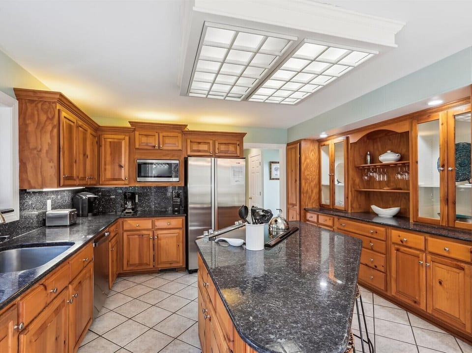 Kitchen with Large Island at 2 Red Cardinal