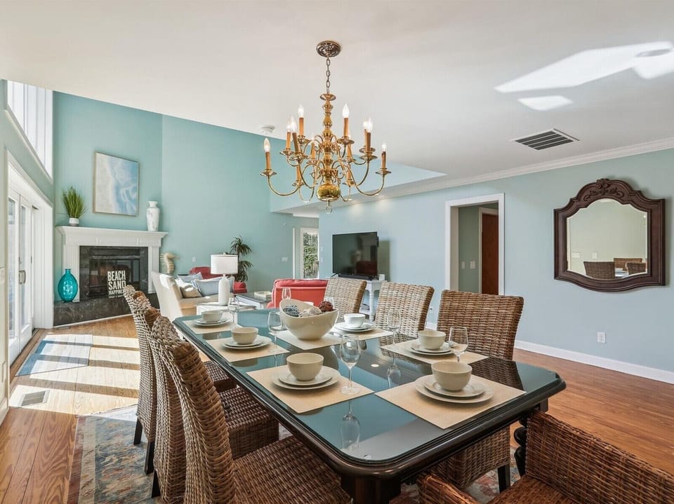 Dining Room at 2 Red Cardinal