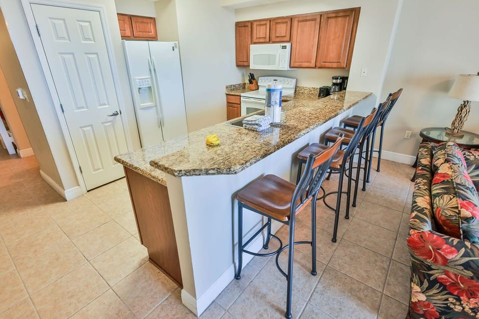 Kitchen with Breakfast Bar