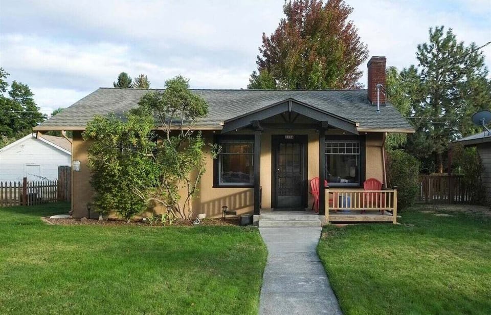 Sunny Pine Cottage