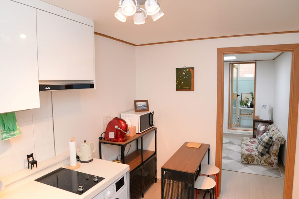 The kitchen connected to the living room 