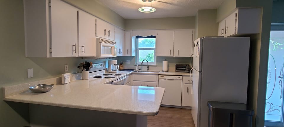 Kitchen with Quartz counter tops