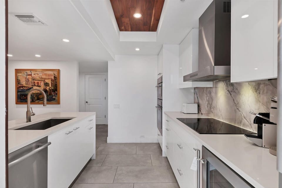 Inn On The Beach 1307 by FVC - Kitchen