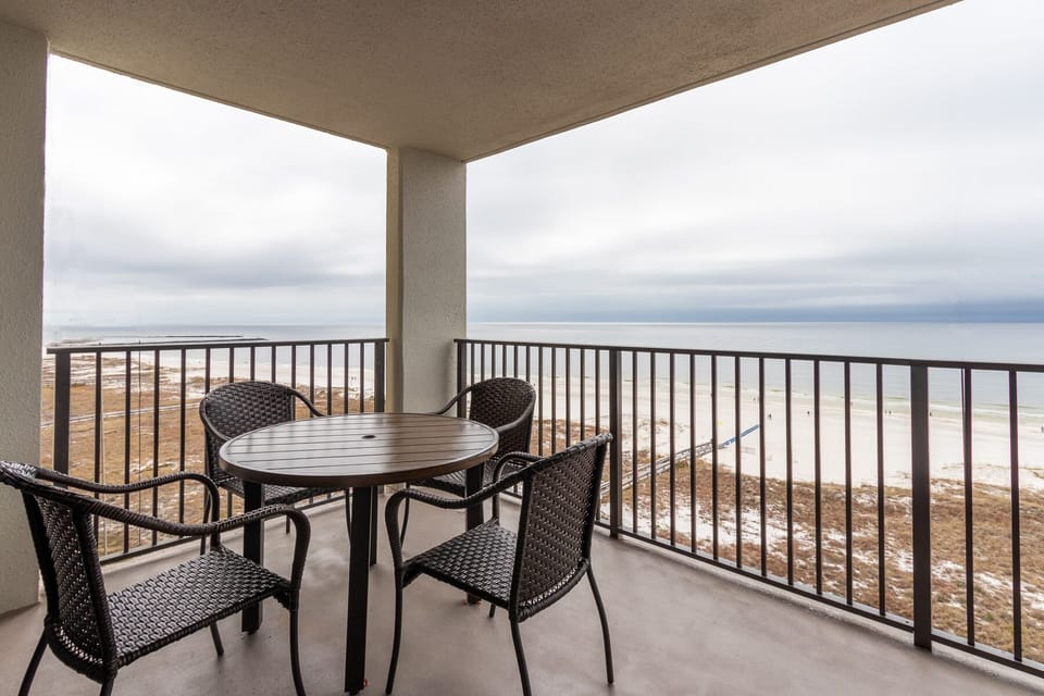 PVI 1002_Balcony1