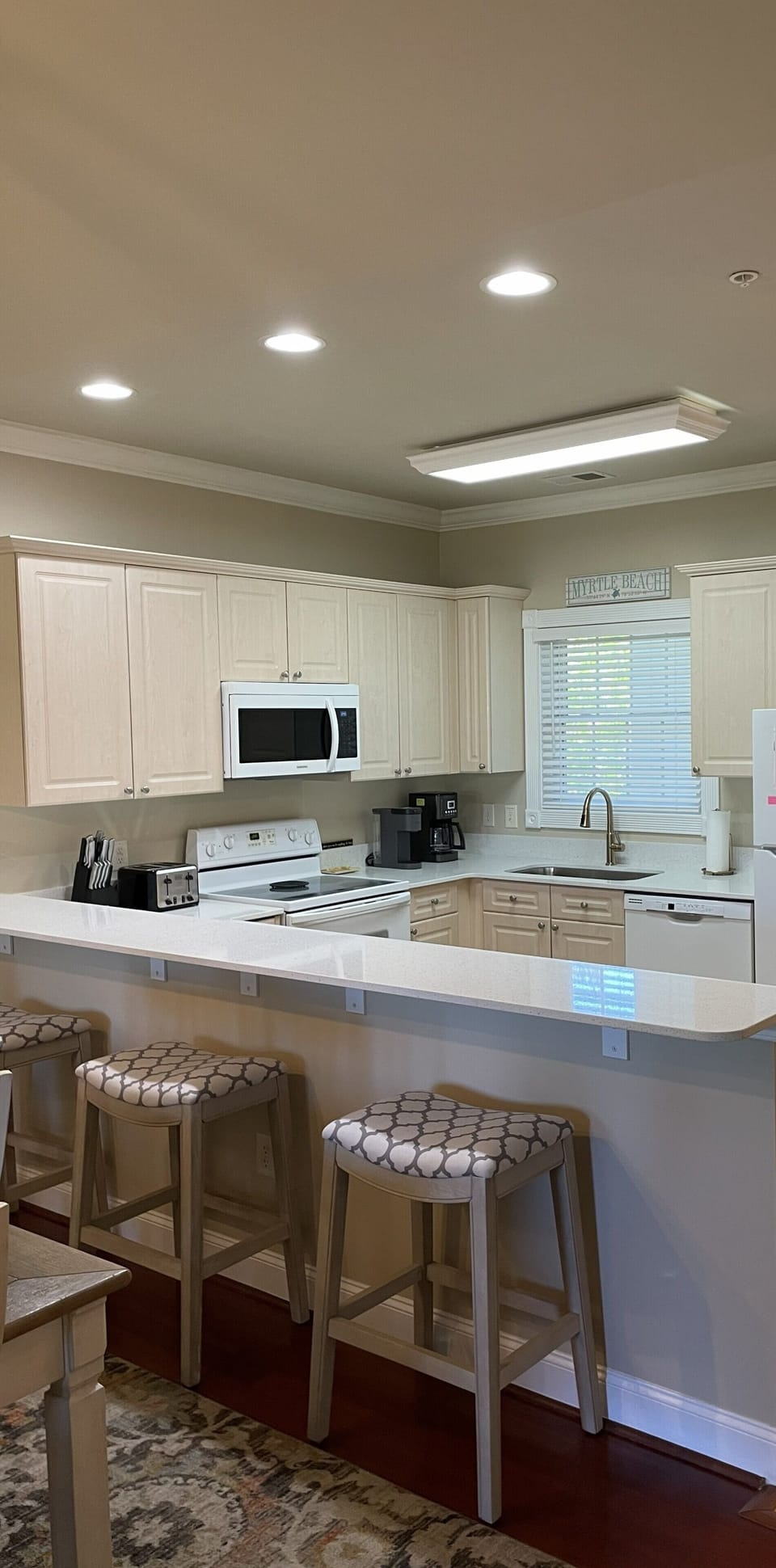 fully equip kitchen