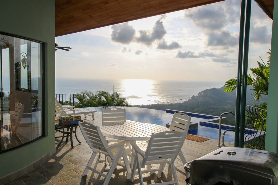 Outdoor pool/grill area