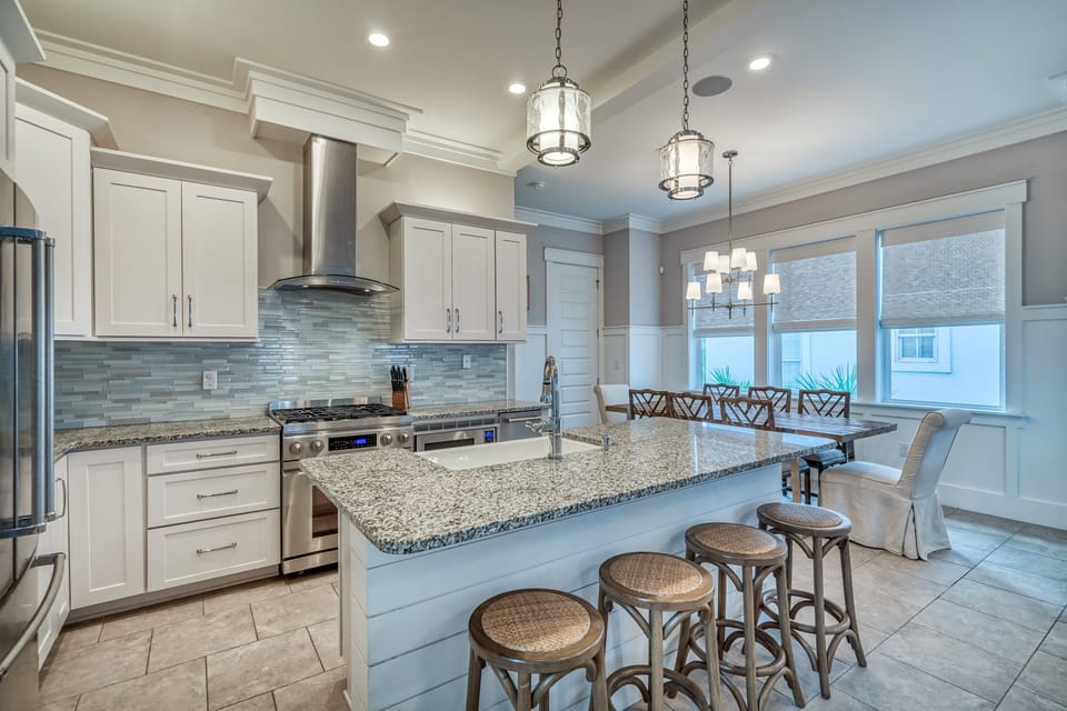 Kitchen - Dining for Four at the Kitchen Island