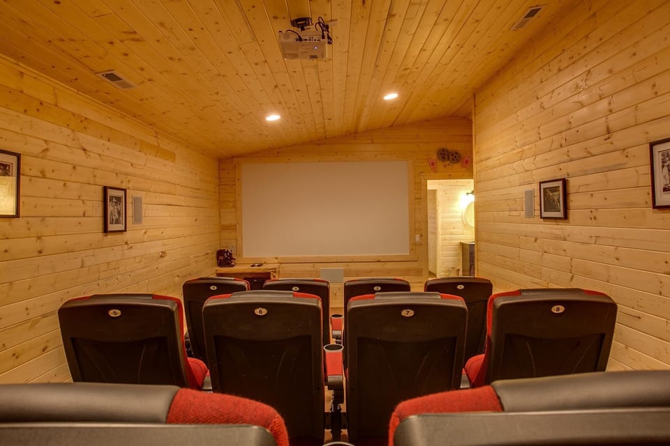 16 Person Theater