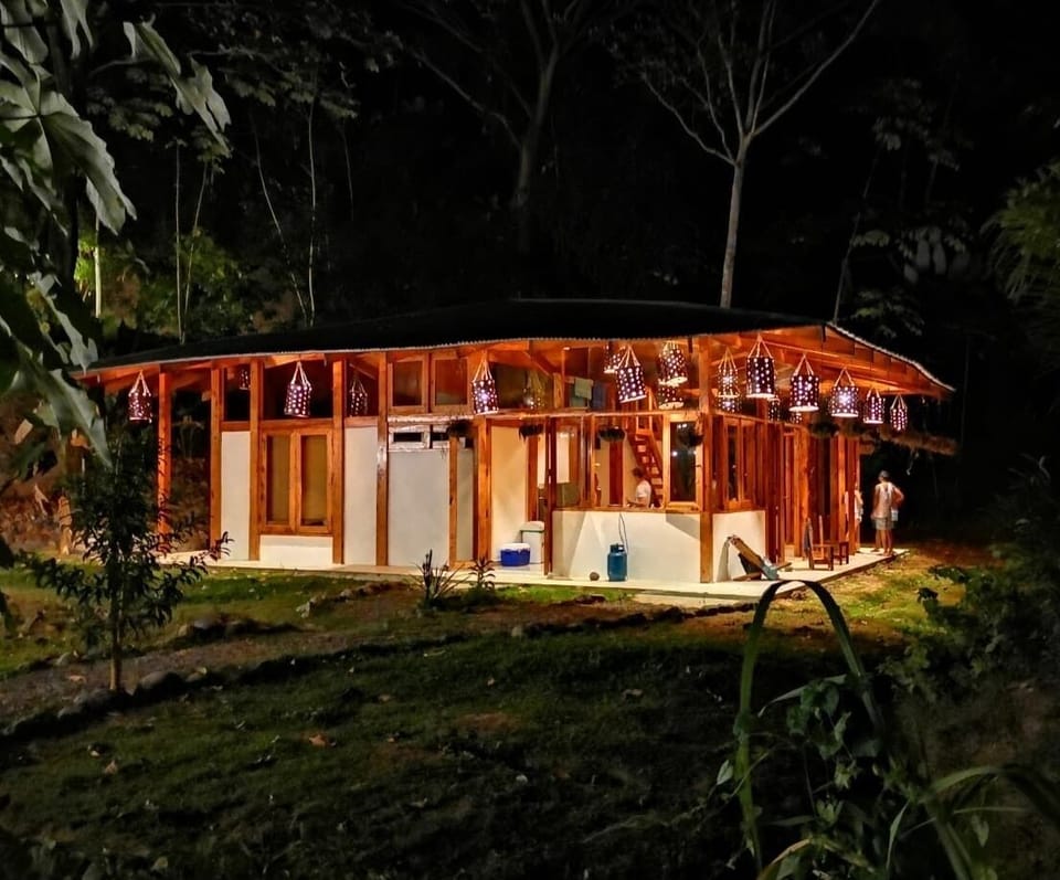 Casa Bambu at night
Casa Bambu de noche
