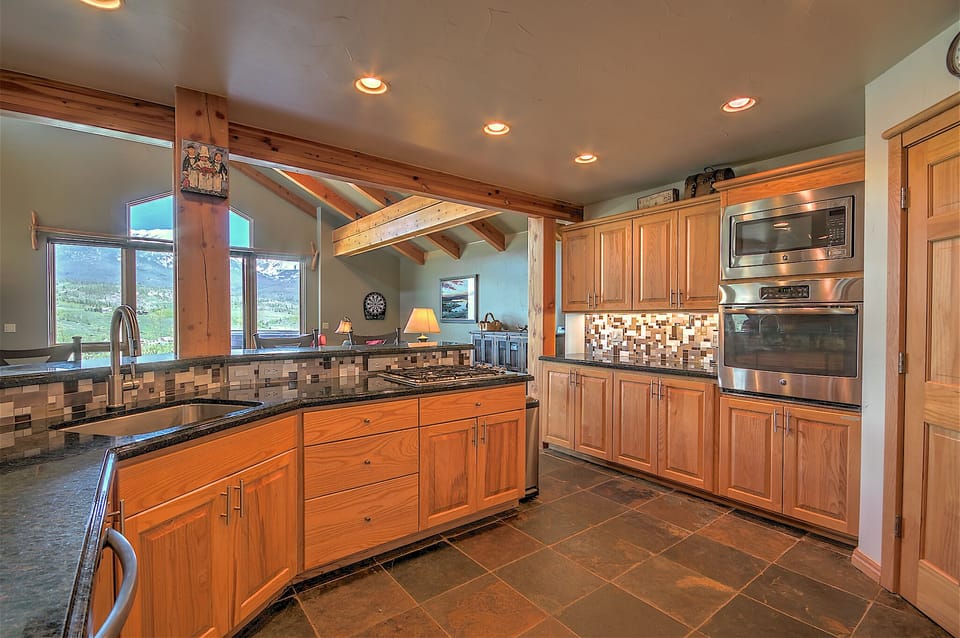 Full gourmet kitchen that opens to great room. 