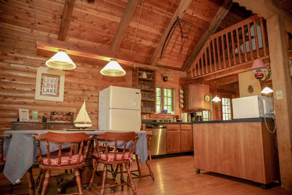 Dining area seats 6-8 and the dishwasher makes for easy clean up!