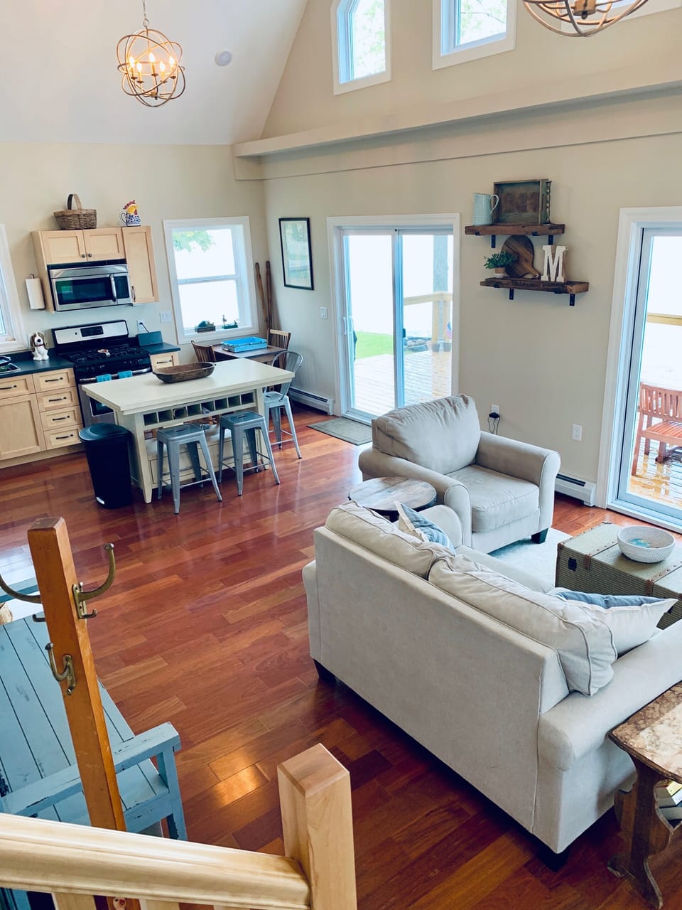 Kitchen and living room area