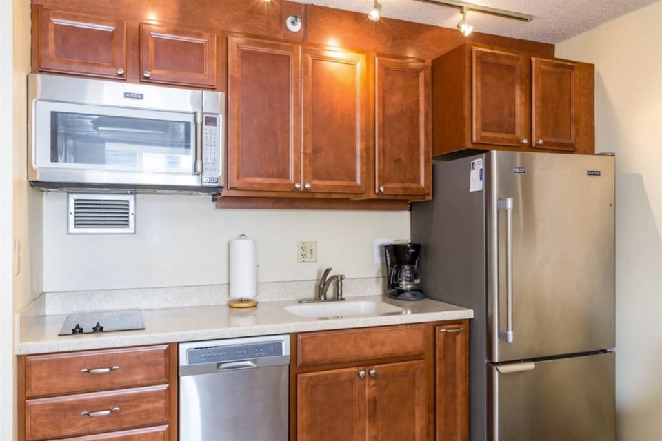 Cozy kitchenette so you can pack meals for all of your adventures!