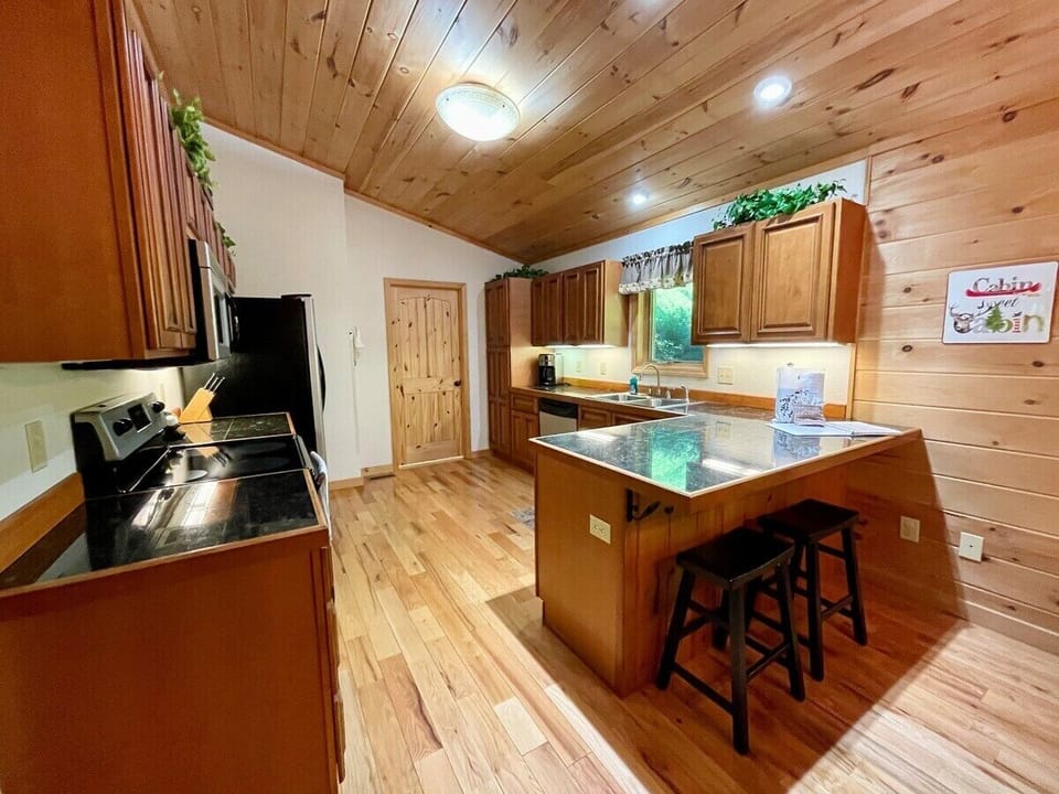 Kitchen with Eat in Bar
