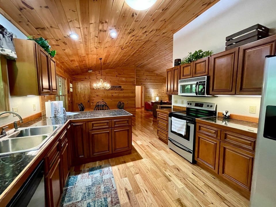 Kitchen, Open to Dining Area