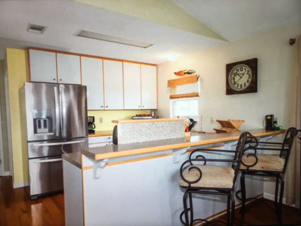 Stainless refrigerator, plenty of cooking space and great bar with seating for 2