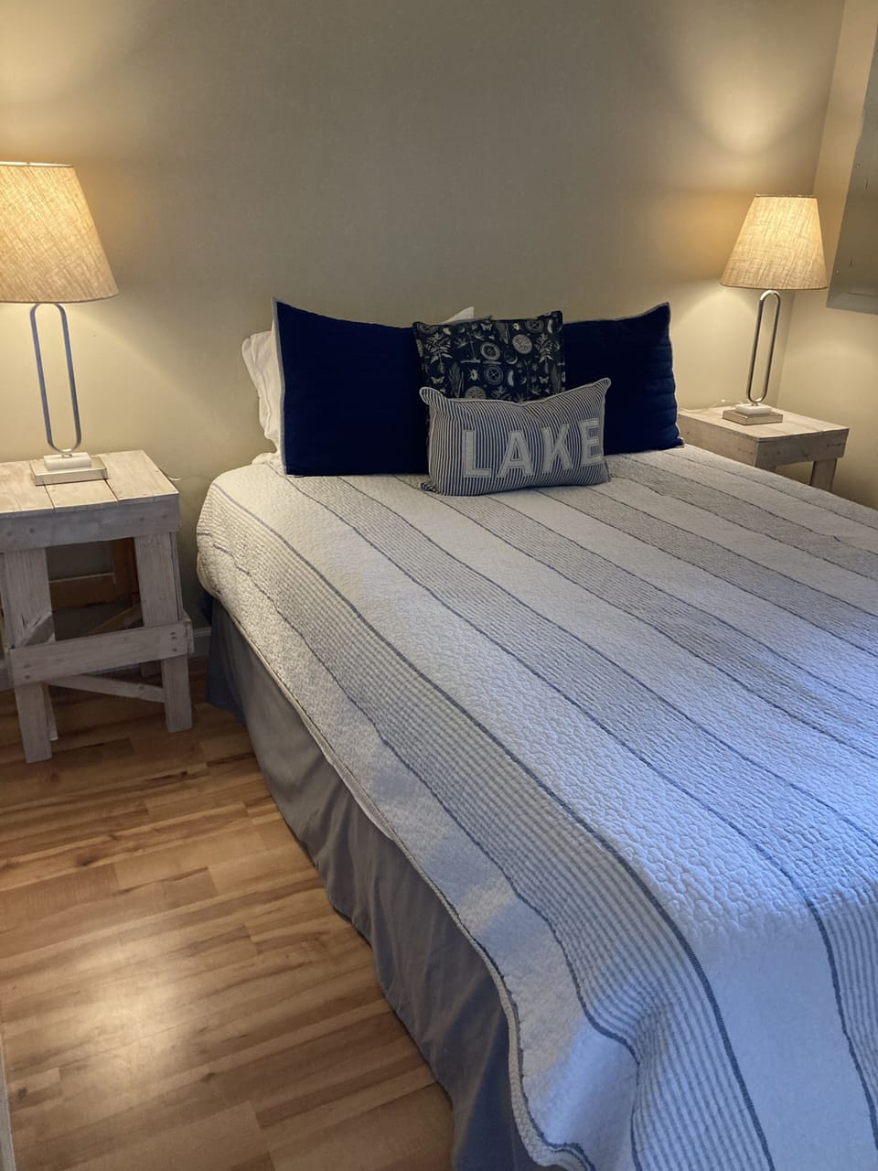 Queen bed in 2nd bedroom.