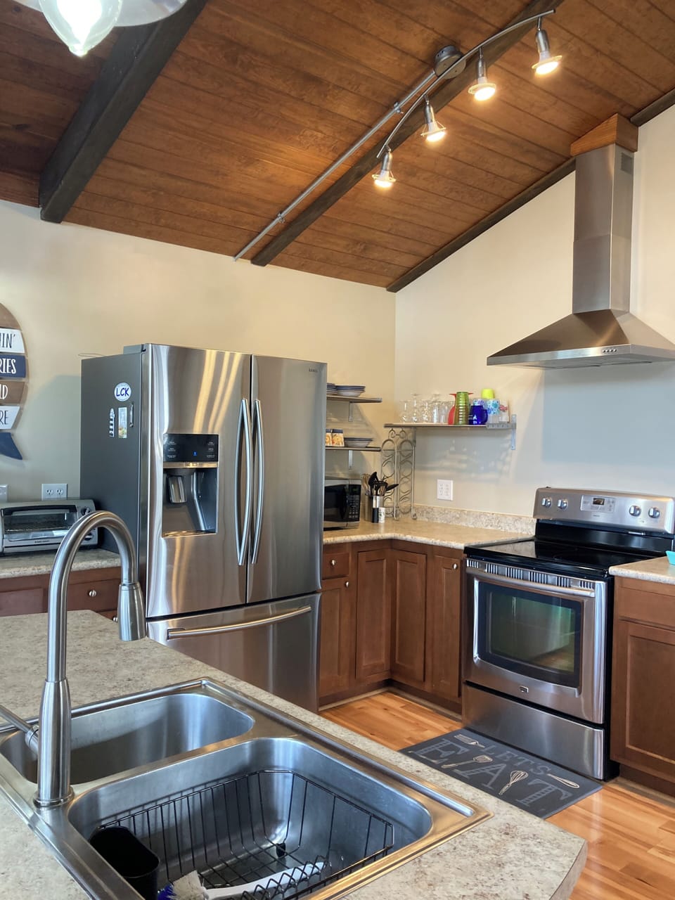 Full kitchen