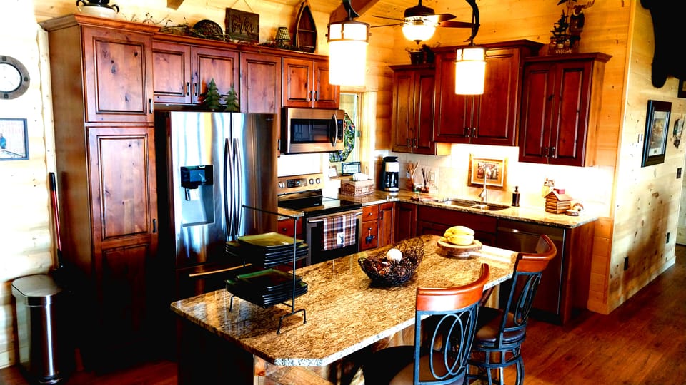 Well-equipped, beautiful kitchen...