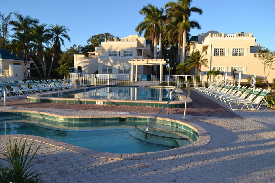 Pool and spa facing unit