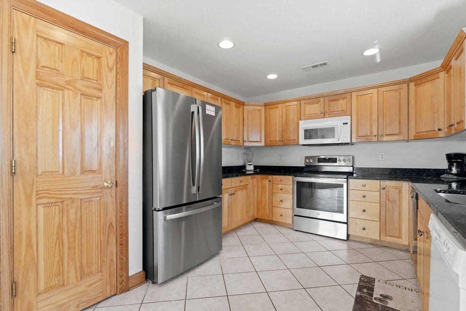 Surf-or-Sound-Realty-468-Beach-Therapy-Kitchen-2
