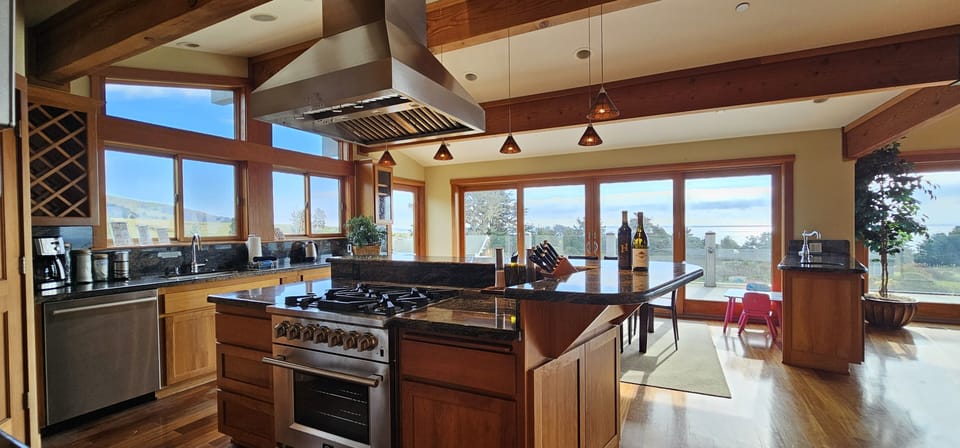 GOURMET KITCHEN