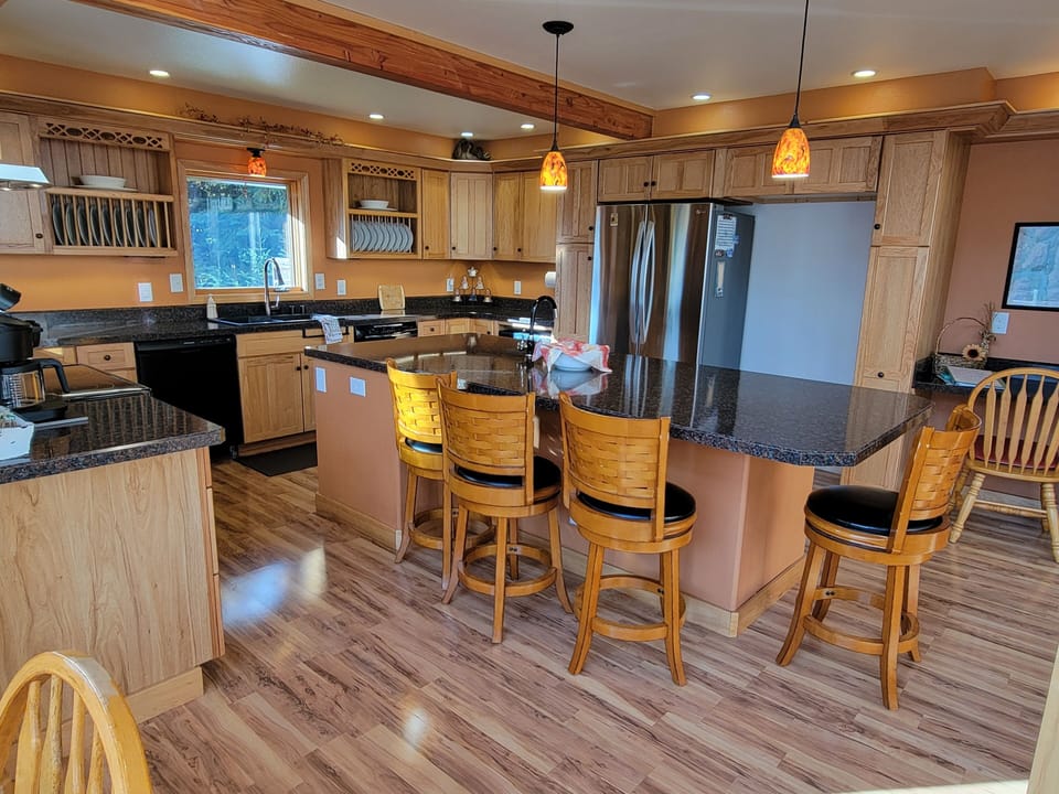 Large island counter seats four