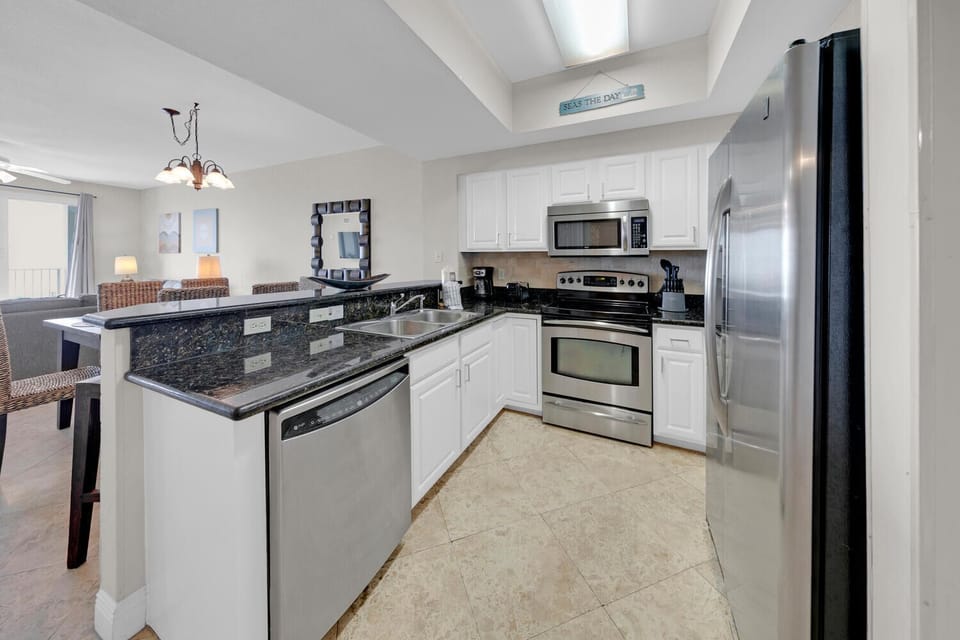 Kitchen with Breakfast Bar