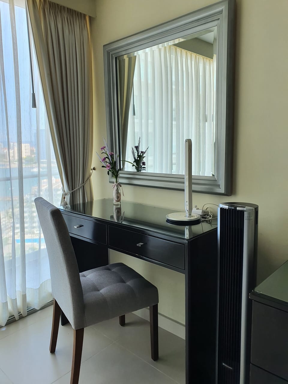 Dressing table for ladies