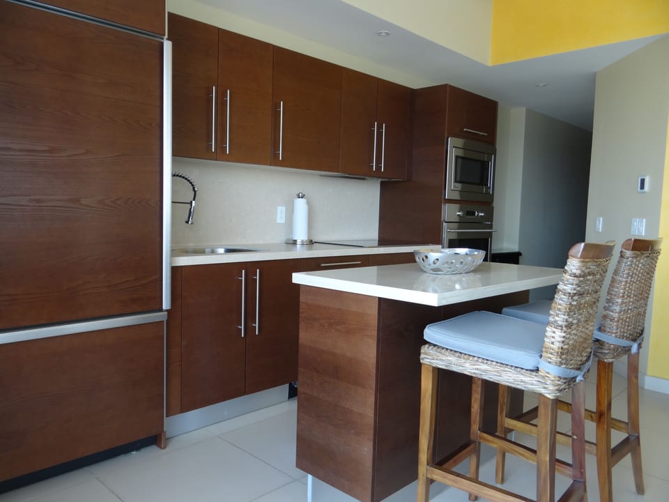Kitchen bar