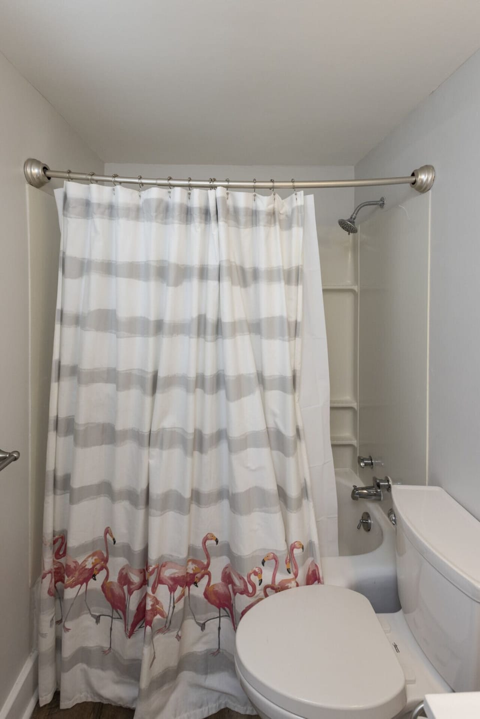 Full bath next to kitchen