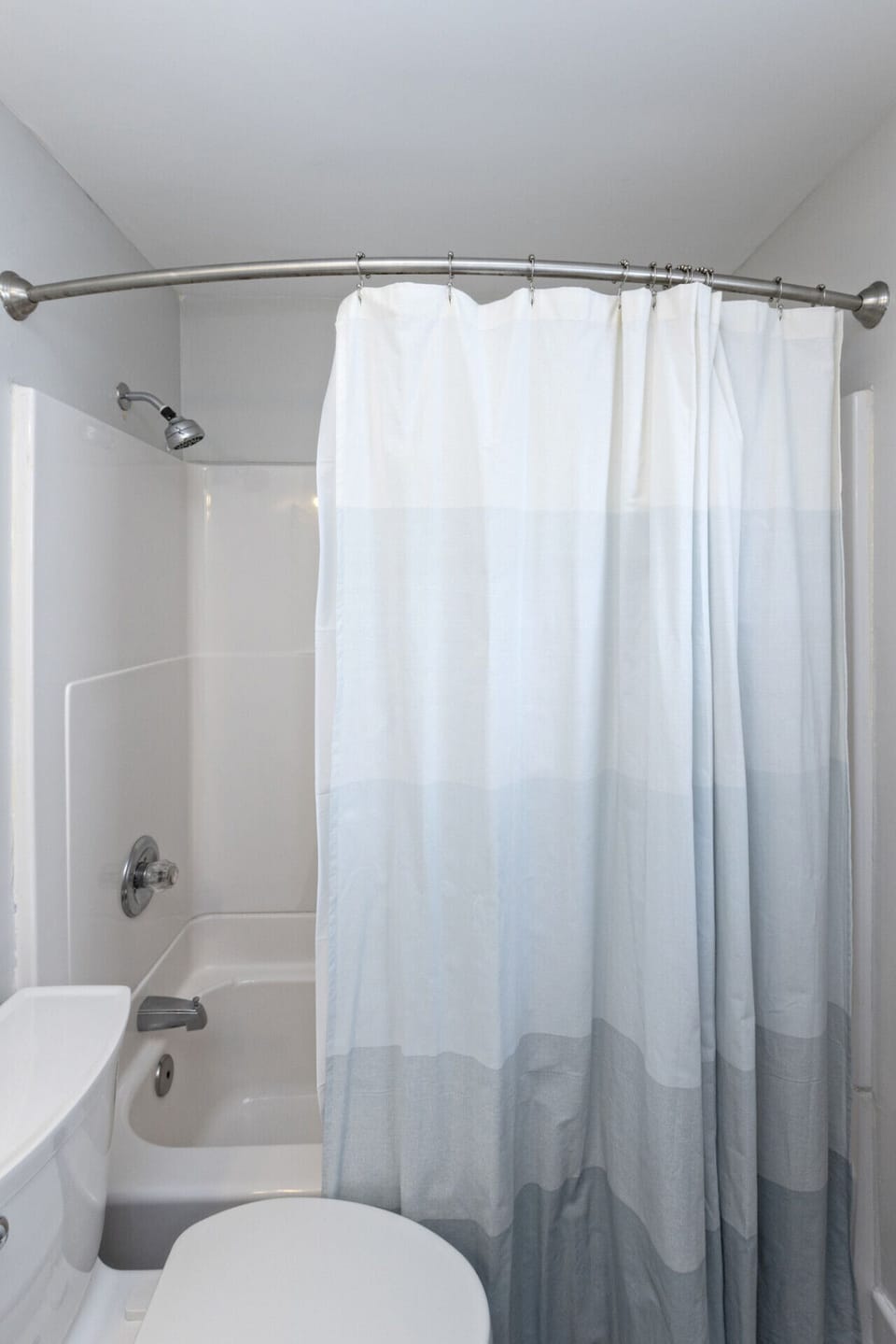 1st floor queen size bedroom with en-suite bath