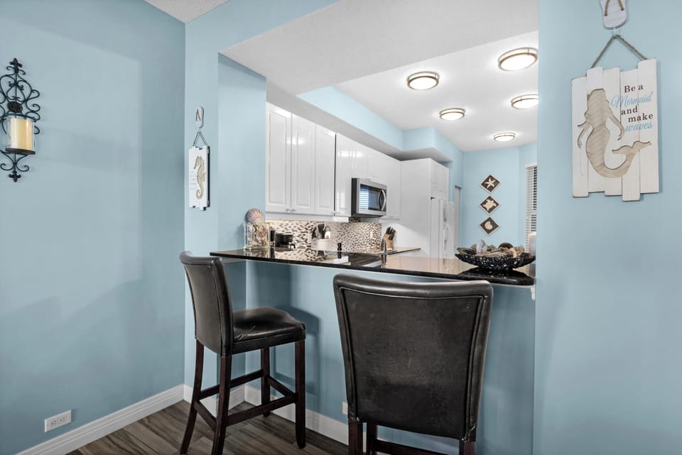 bar/kitchen