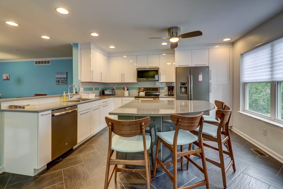 Main level- gorgeous kitchen!