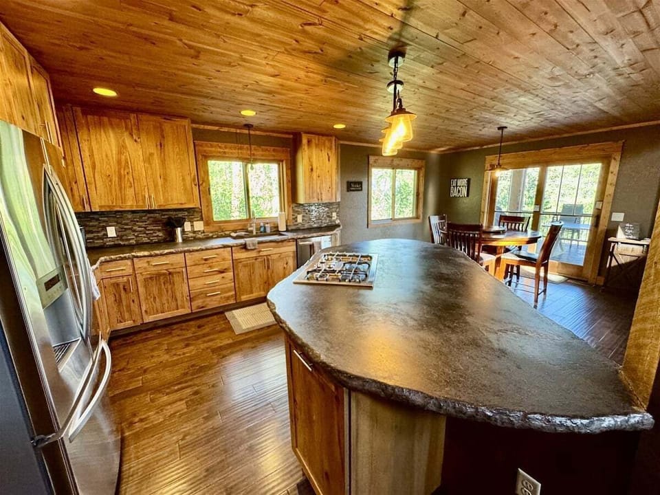 Kitchen/Dining
