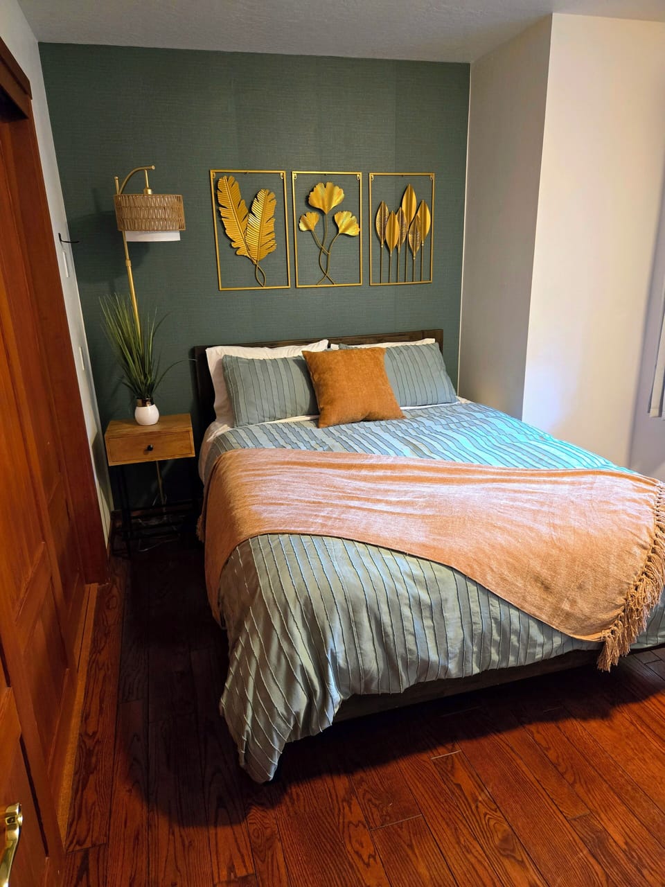 Bedroom 3 -  1 Queen bed.  
This comfortable bedroom offers amazing views