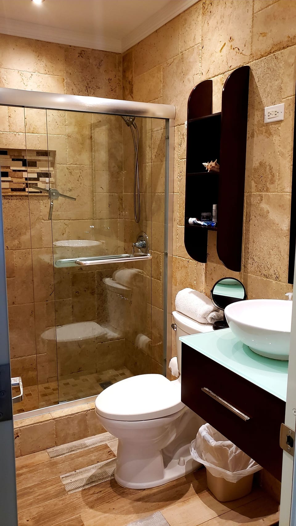 Master bedroom bathroom 