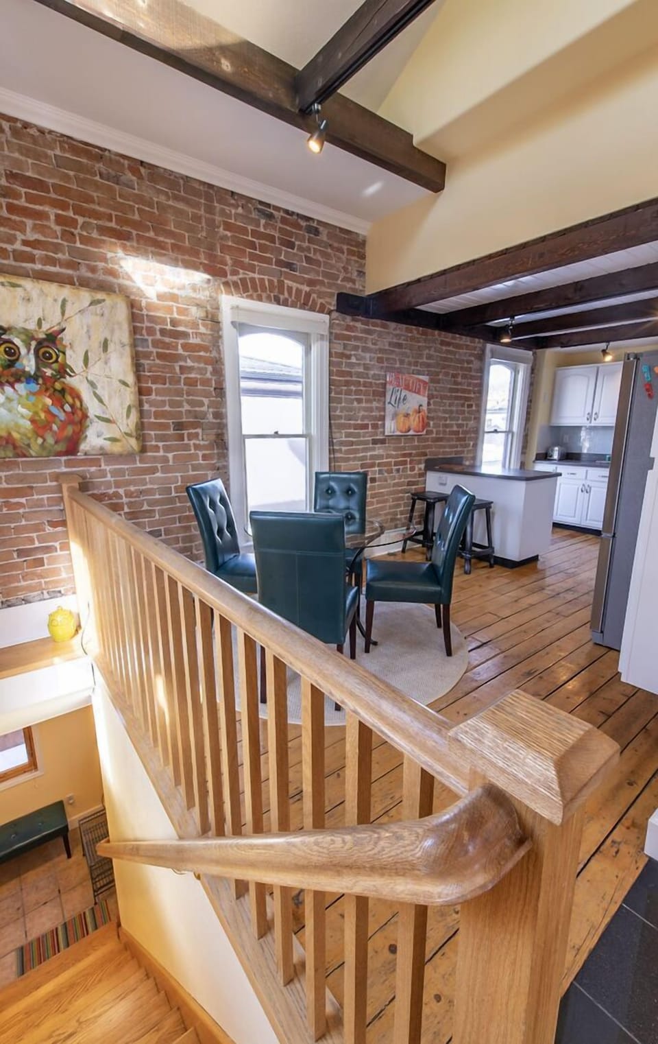 The full size kitchen is modern and comfortable to cook a meal at home