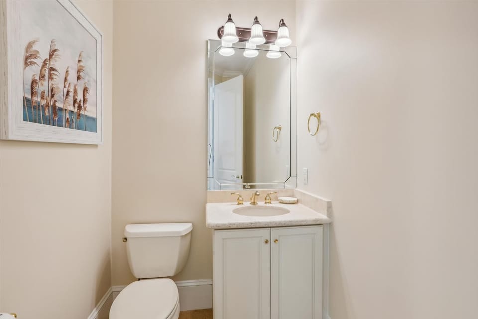 Powder Room at 10 Knotts Way