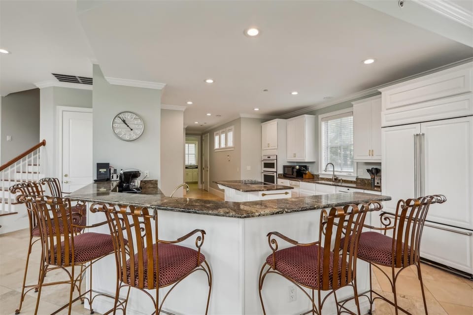 Kitchen with Breakfast Counter at 10 Knotts Way