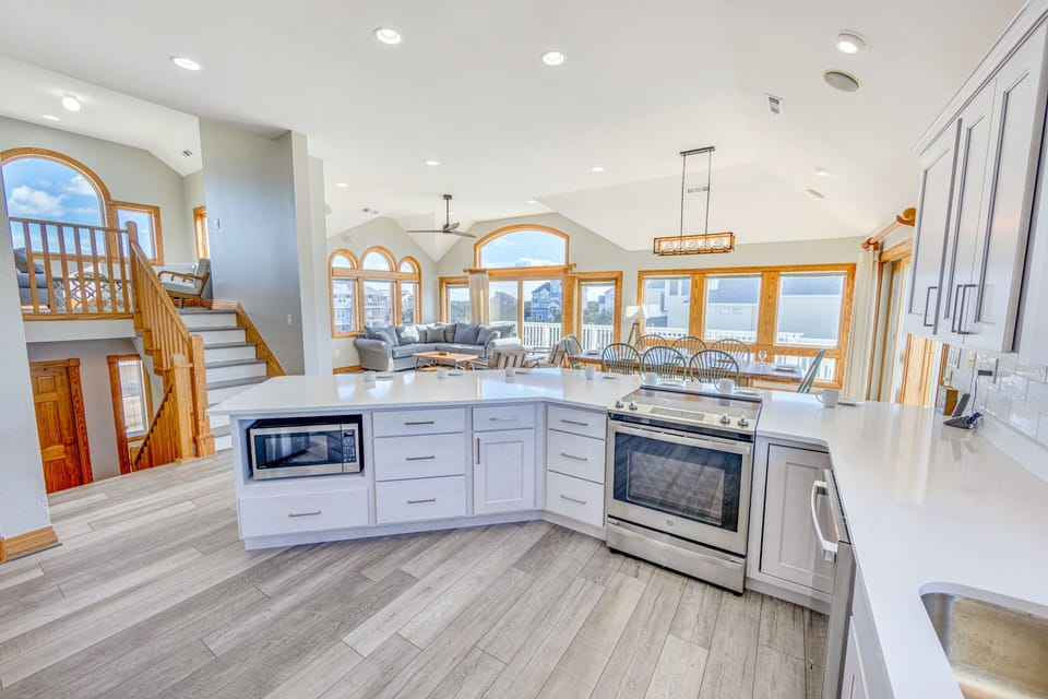 08-Surf-Or-Sound-Realty-600-Avon Sea Breeze-Kitchen-01